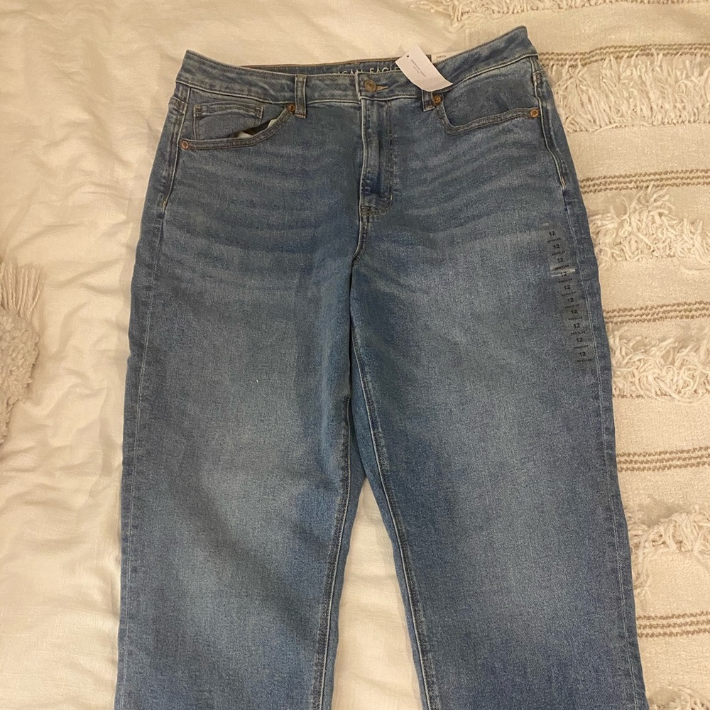 Brand new American eagle mom jeans , tag attached